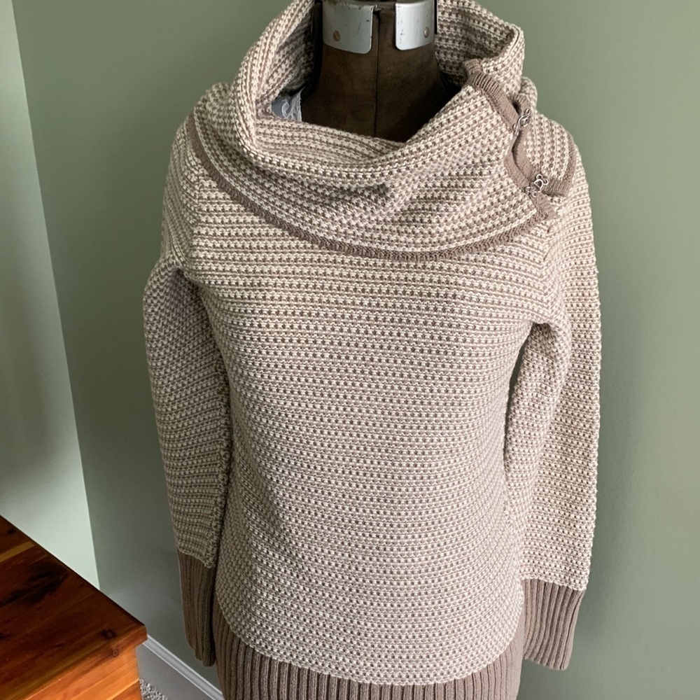 Willi smith oversized turtle tall neck sweater sz sm Heavy knit with two tones